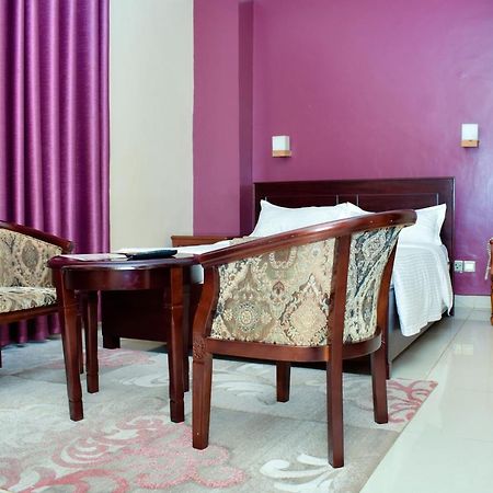Diamonds Hotel Kampala Esterno foto