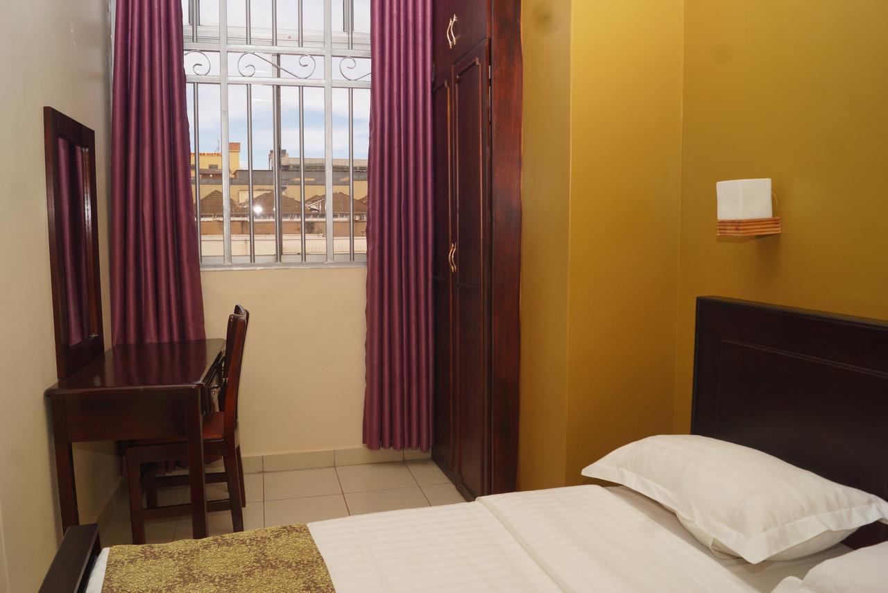 Diamonds Hotel Kampala Esterno foto
