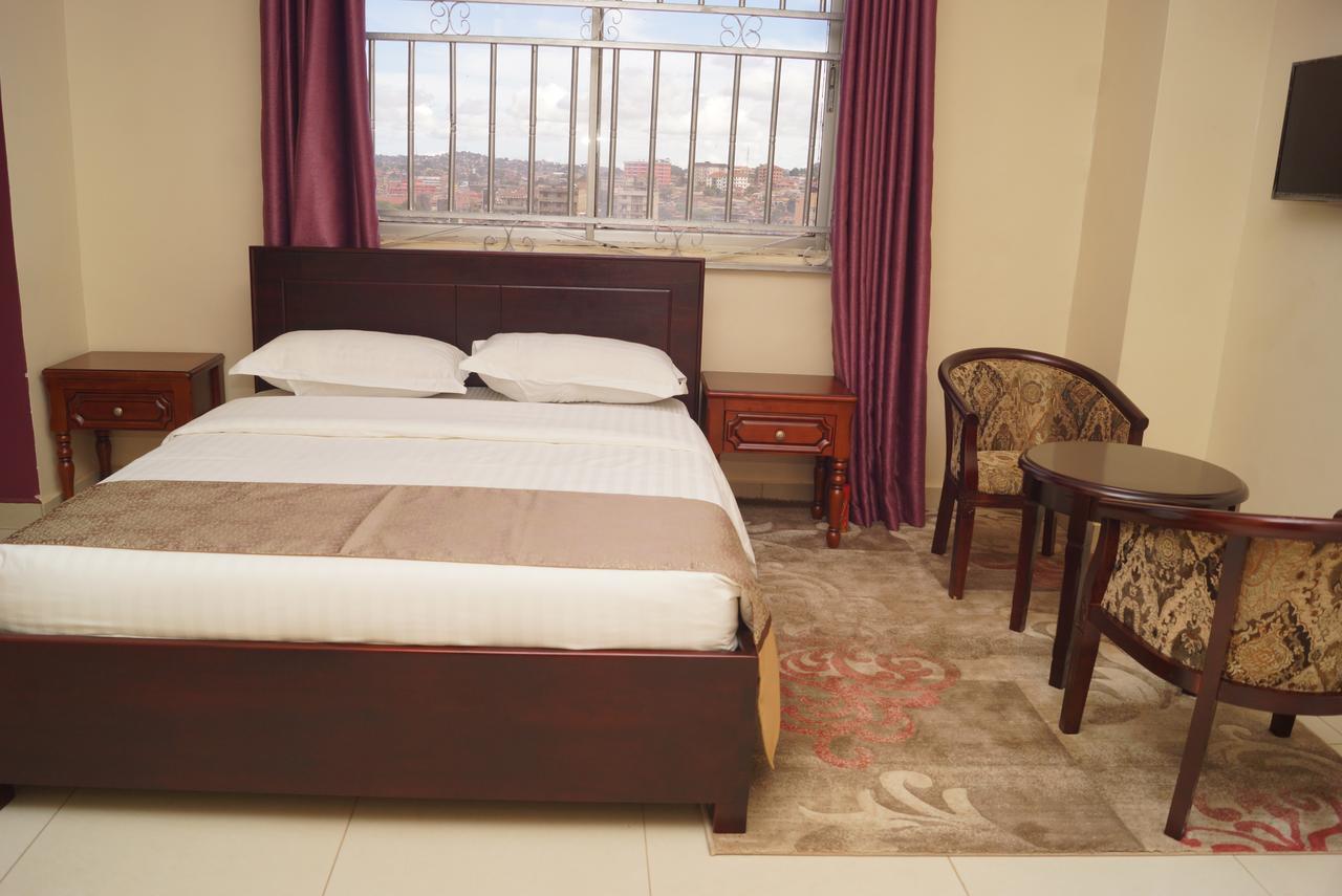 Diamonds Hotel Kampala Esterno foto