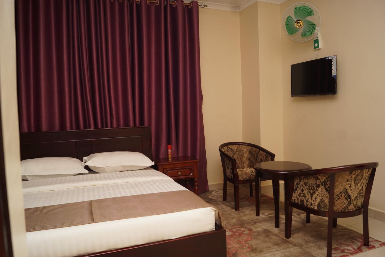 Diamonds Hotel Kampala Esterno foto