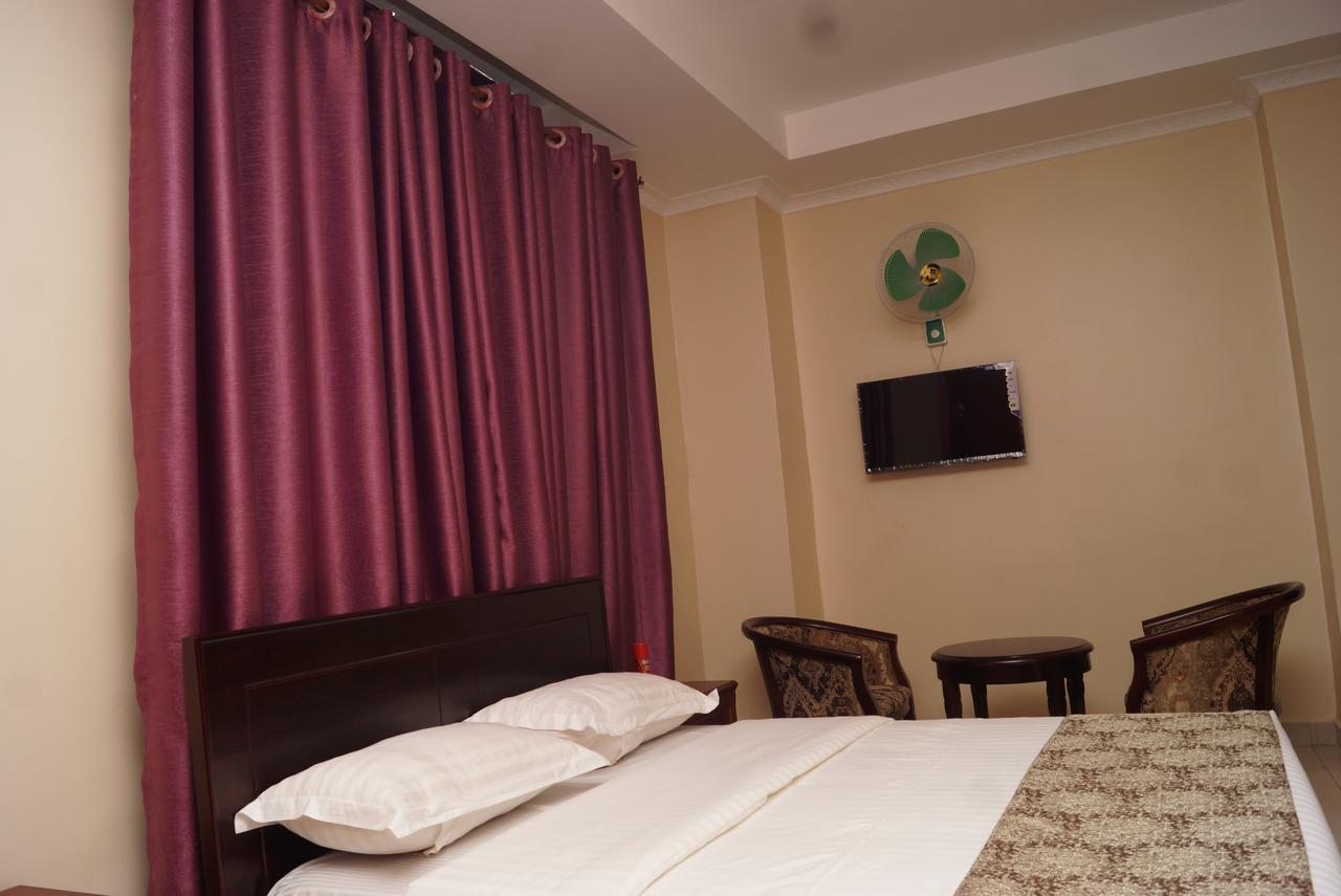 Diamonds Hotel Kampala Esterno foto