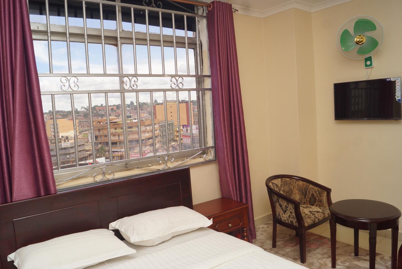 Diamonds Hotel Kampala Esterno foto