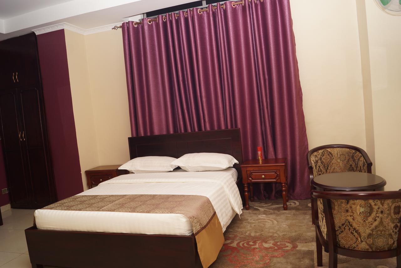 Diamonds Hotel Kampala Esterno foto
