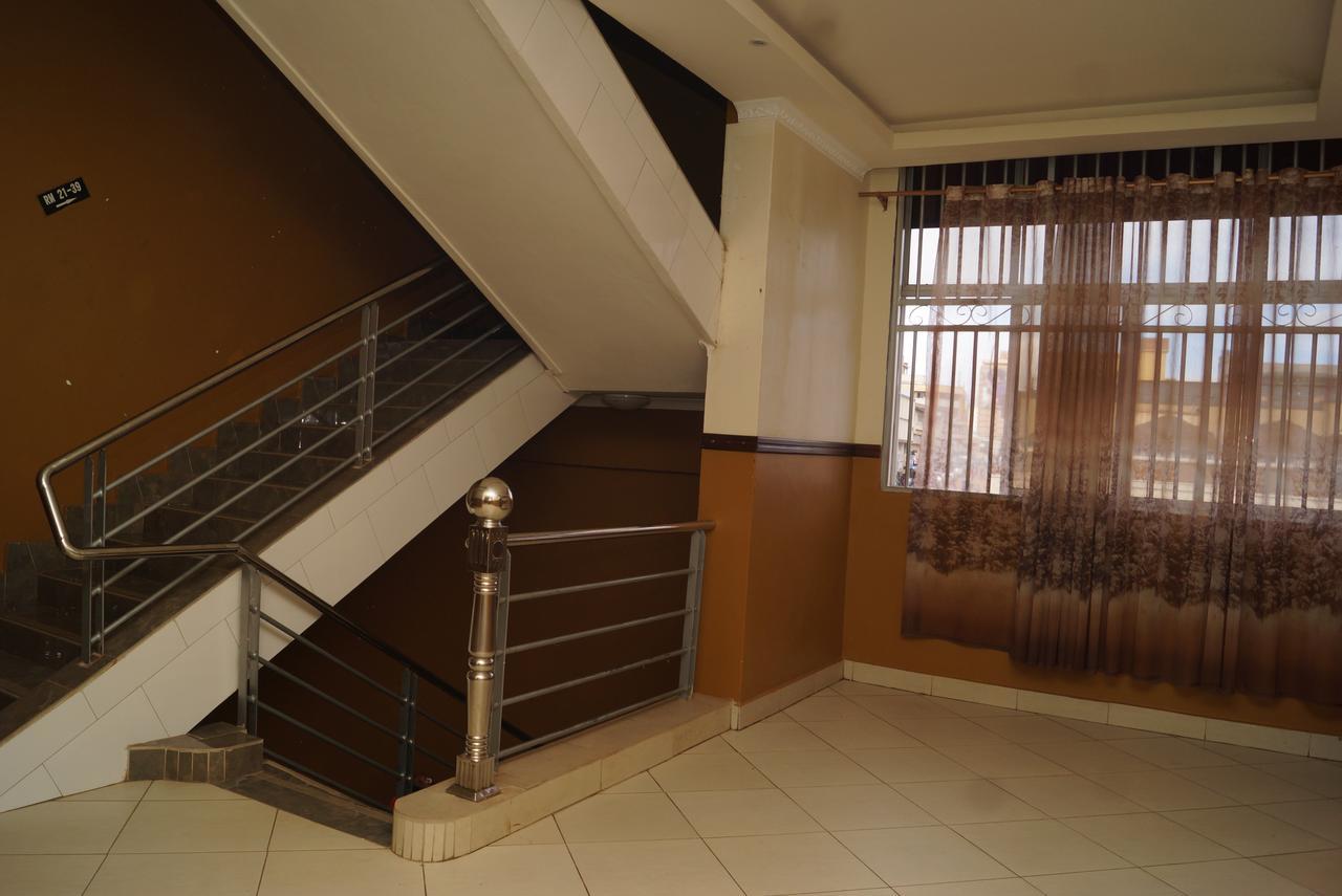 Diamonds Hotel Kampala Esterno foto