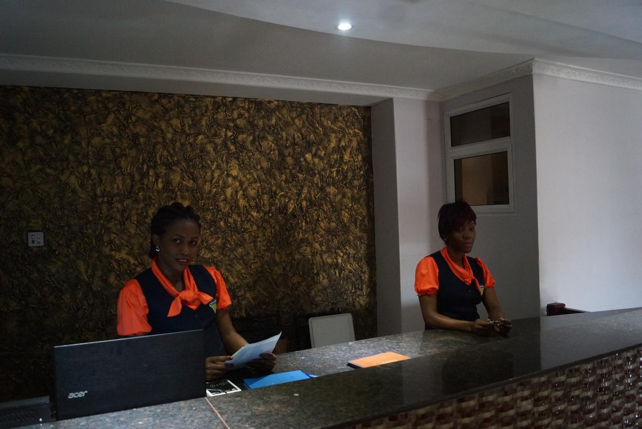 Diamonds Hotel Kampala Esterno foto