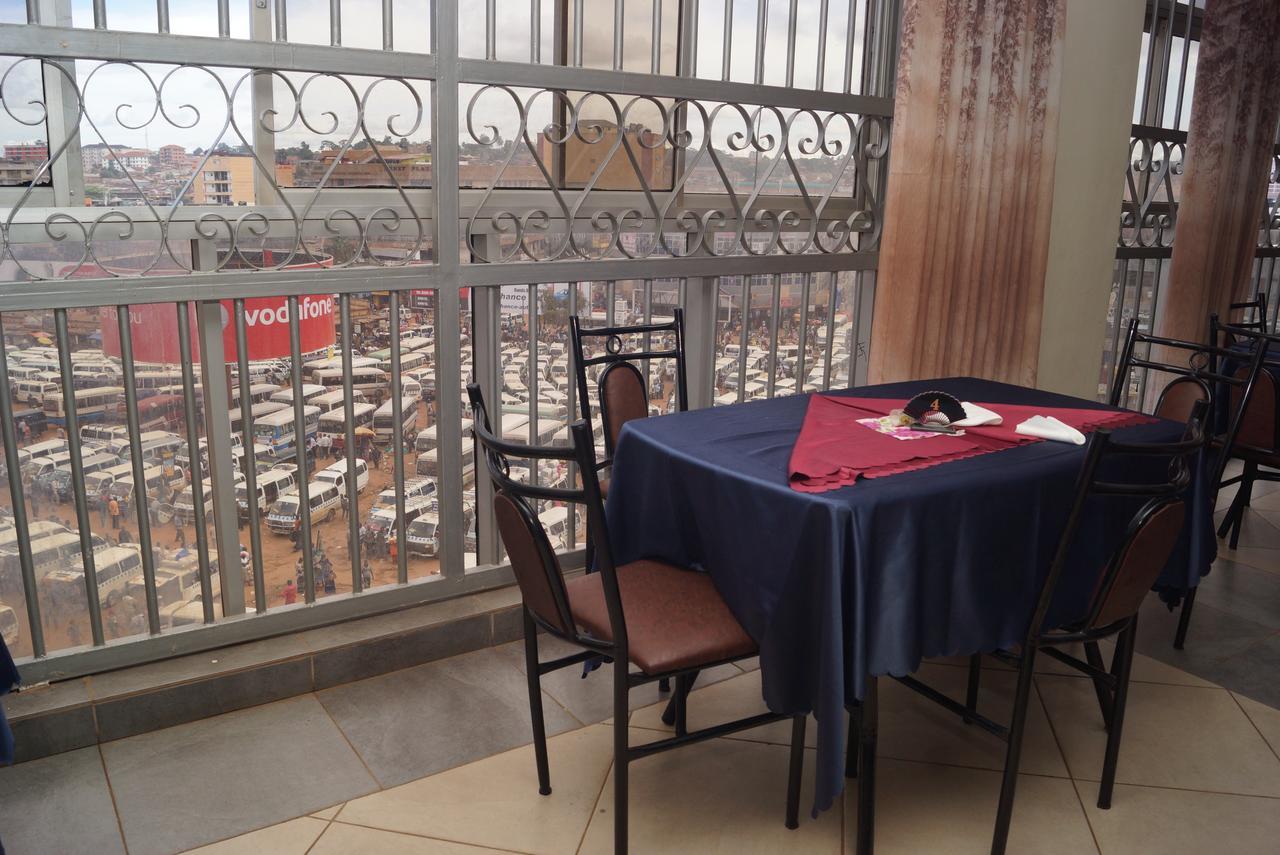 Diamonds Hotel Kampala Esterno foto
