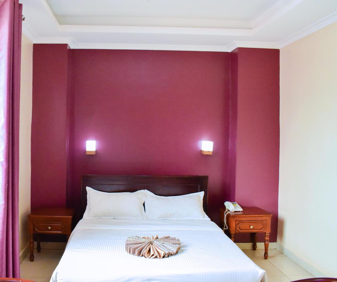 Diamonds Hotel Kampala Esterno foto