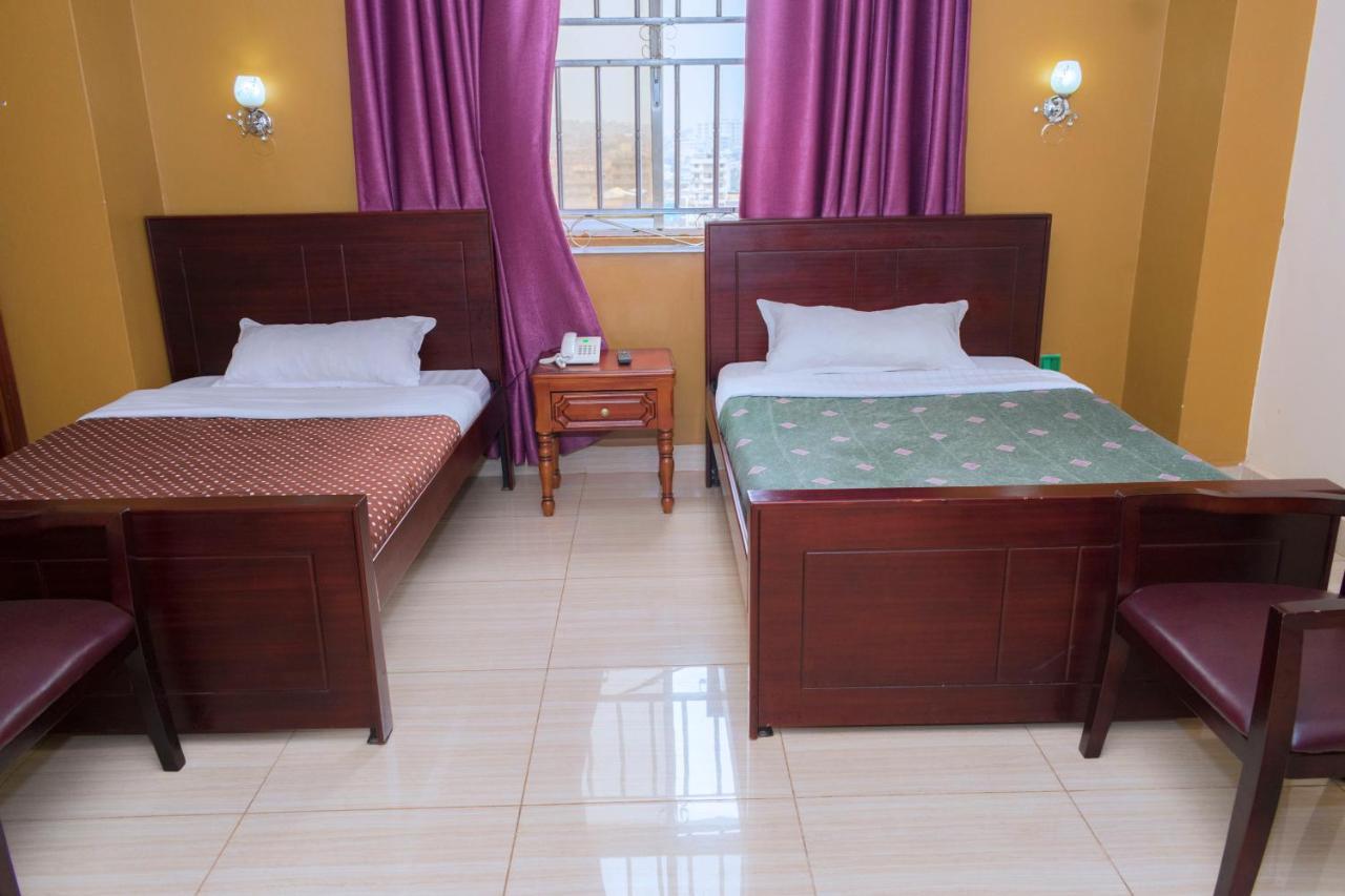 Diamonds Hotel Kampala Esterno foto