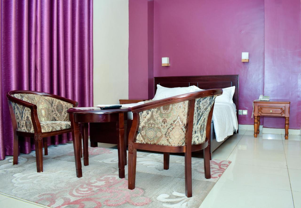Diamonds Hotel Kampala Esterno foto