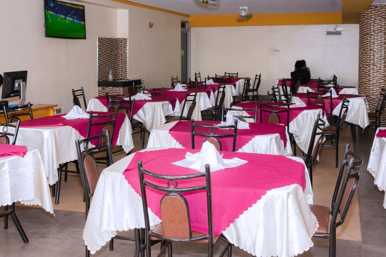 Diamonds Hotel Kampala Esterno foto