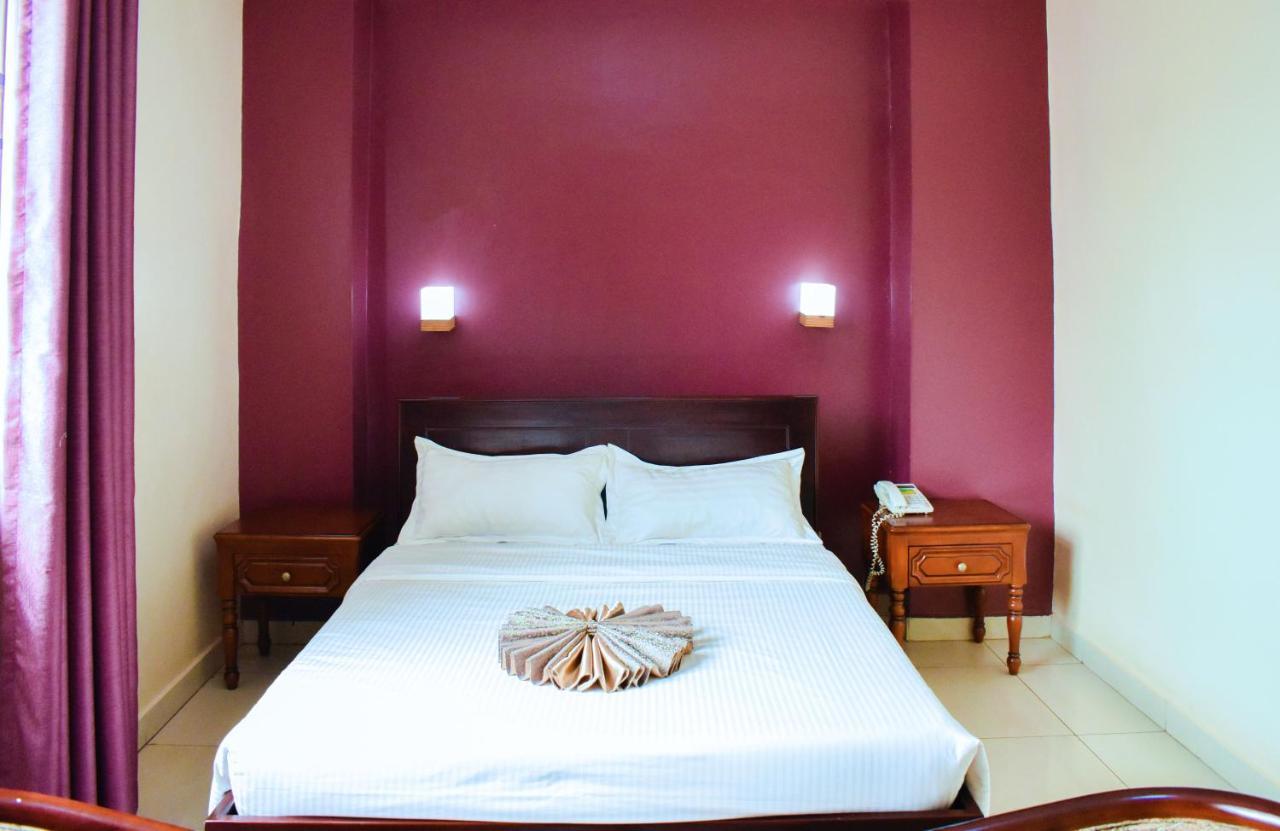 Diamonds Hotel Kampala Esterno foto